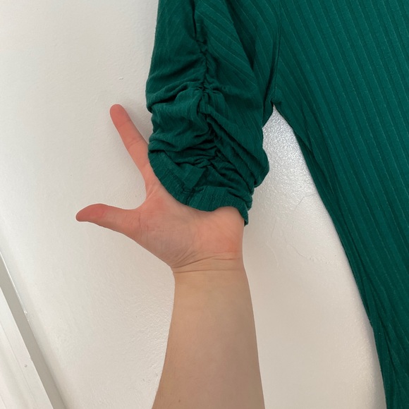 Almost Famous Green Knit Short Sleeve Blouse with Ruching Detail on Sleeves - Picture 5 of 9